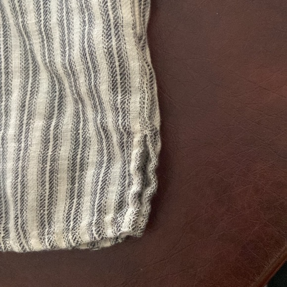 CP Shades linen blend top, size small - Picture 11 of 11